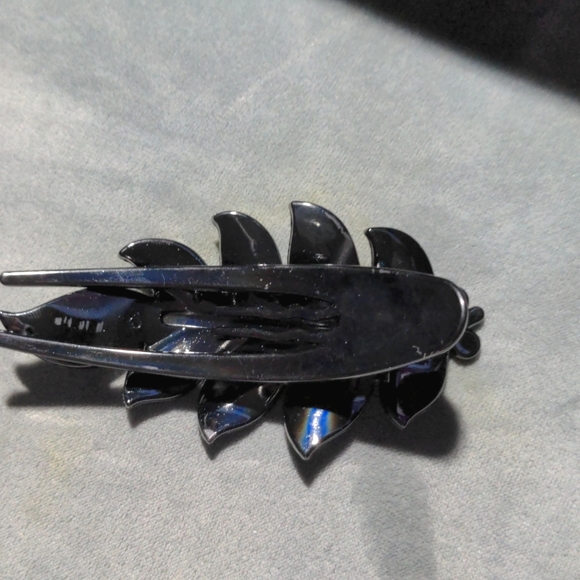 The hair clip Rhinestone is one of a kind in America, came from England boutique - Picture 2 of 5